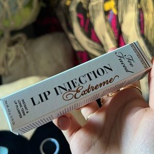too faced extreme lip plumper